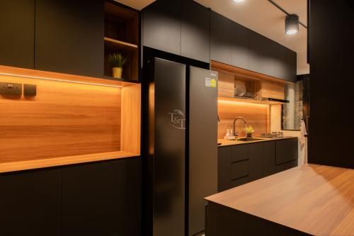 Contemporary Kitchen at Waterfront II @ Northshore