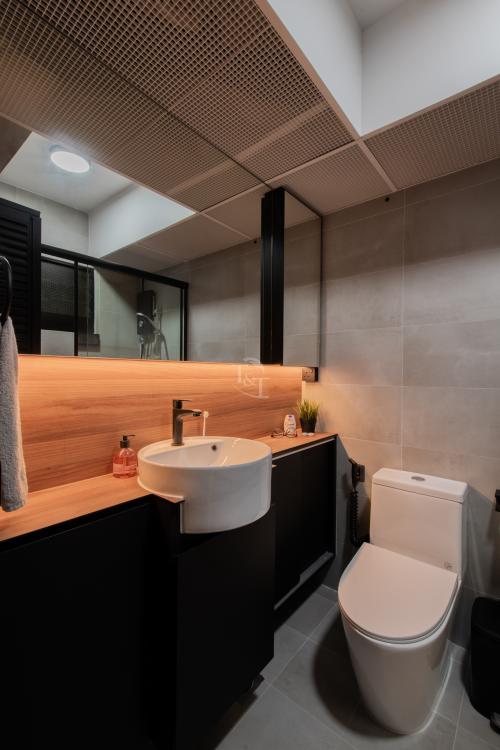 Contemporary Bathroom at Waterfront II @ Northshore