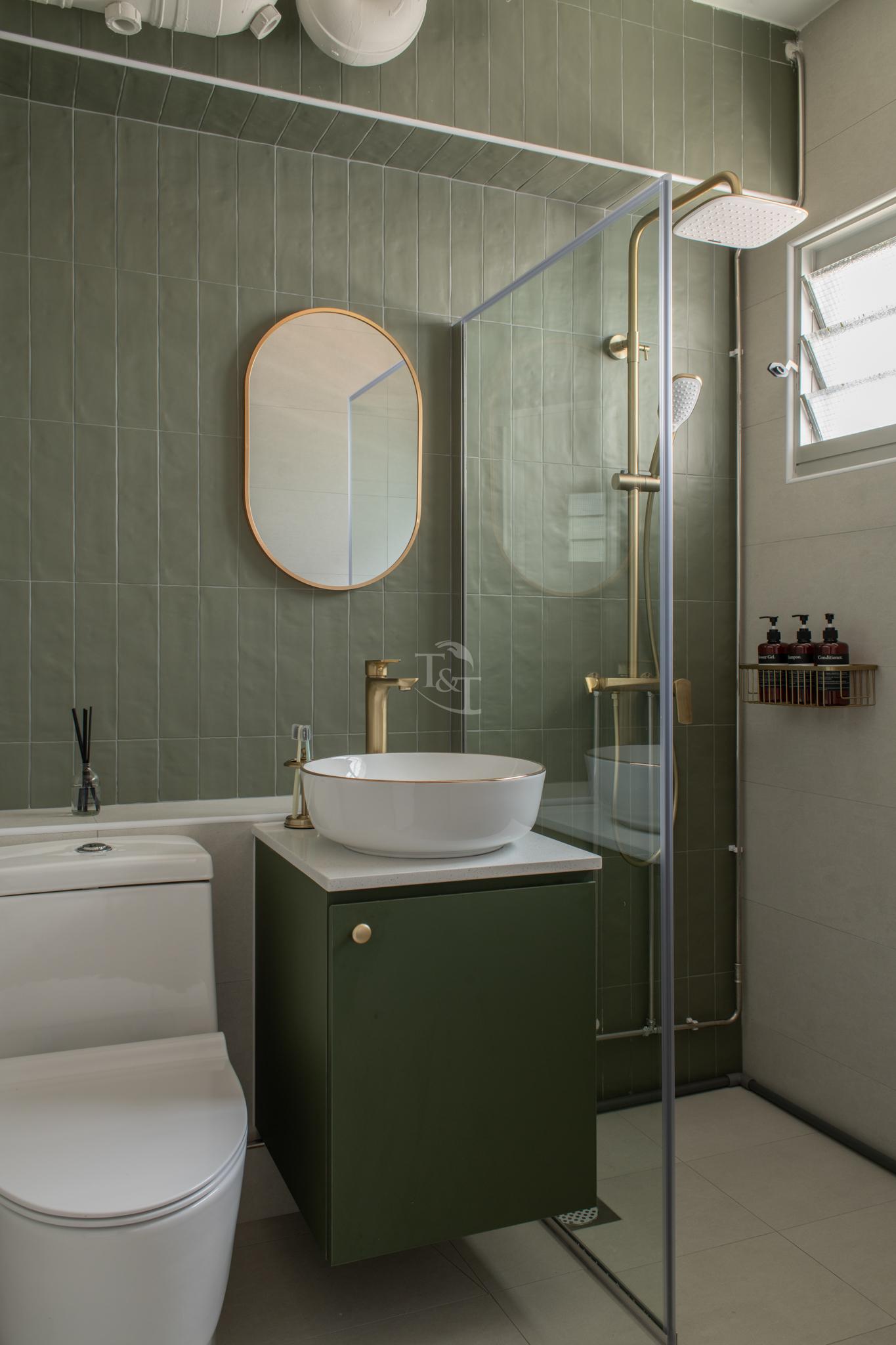 Modern Bathroom with Countertop and Homogeneous Tiles