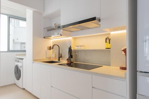 Minimalist Kitchen at Strathmore Avenue