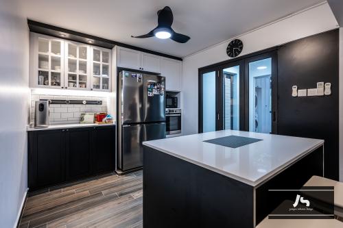 Modern Kitchen at 258 Bishan St 22