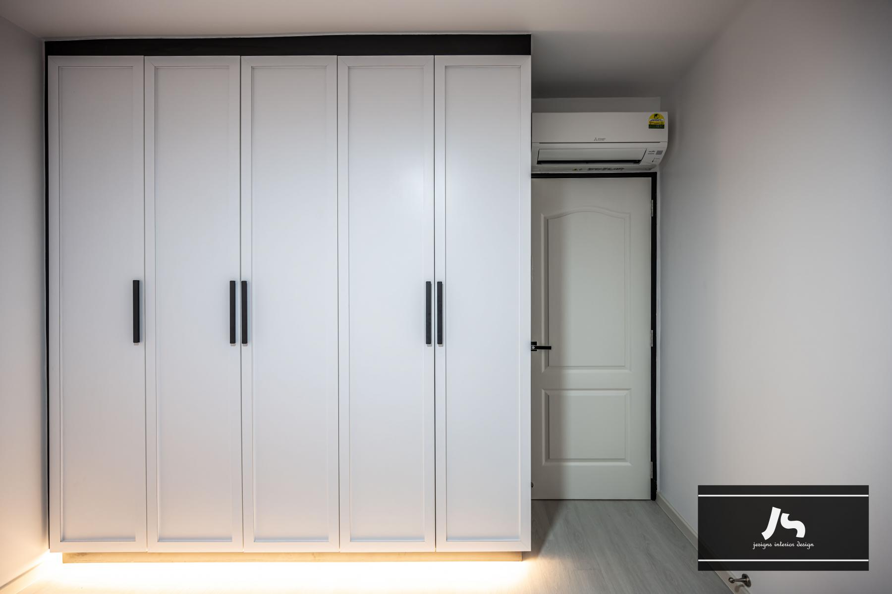 Modern Bedroom with Wardrobe and Sliding Wardrobe
