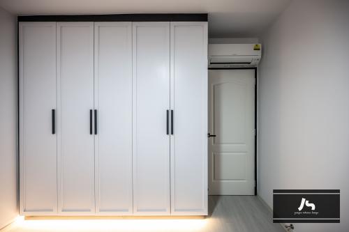 Modern Bedroom at 258 Bishan St 22