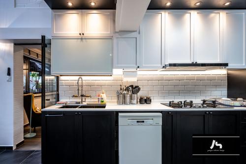 Modern Kitchen at 258 Bishan St 22