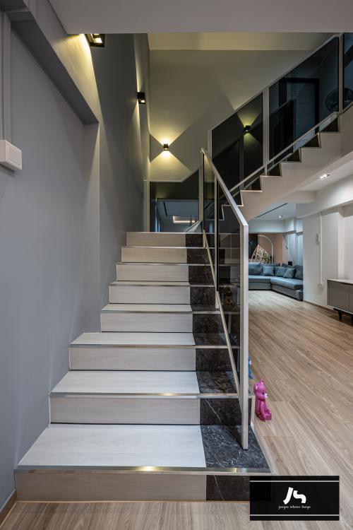 Modern Hallway at 407 Jurong West St 42