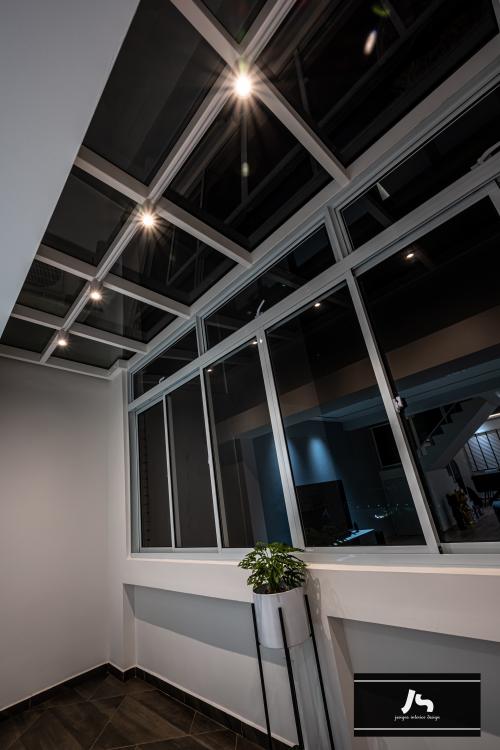 Modern Balcony at 407 Jurong West St 42