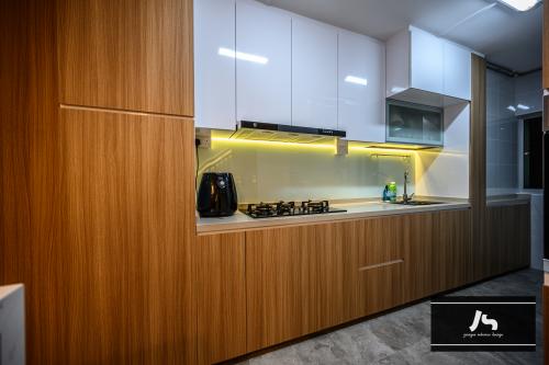 Modern Kitchen at 426 Tampines St 41