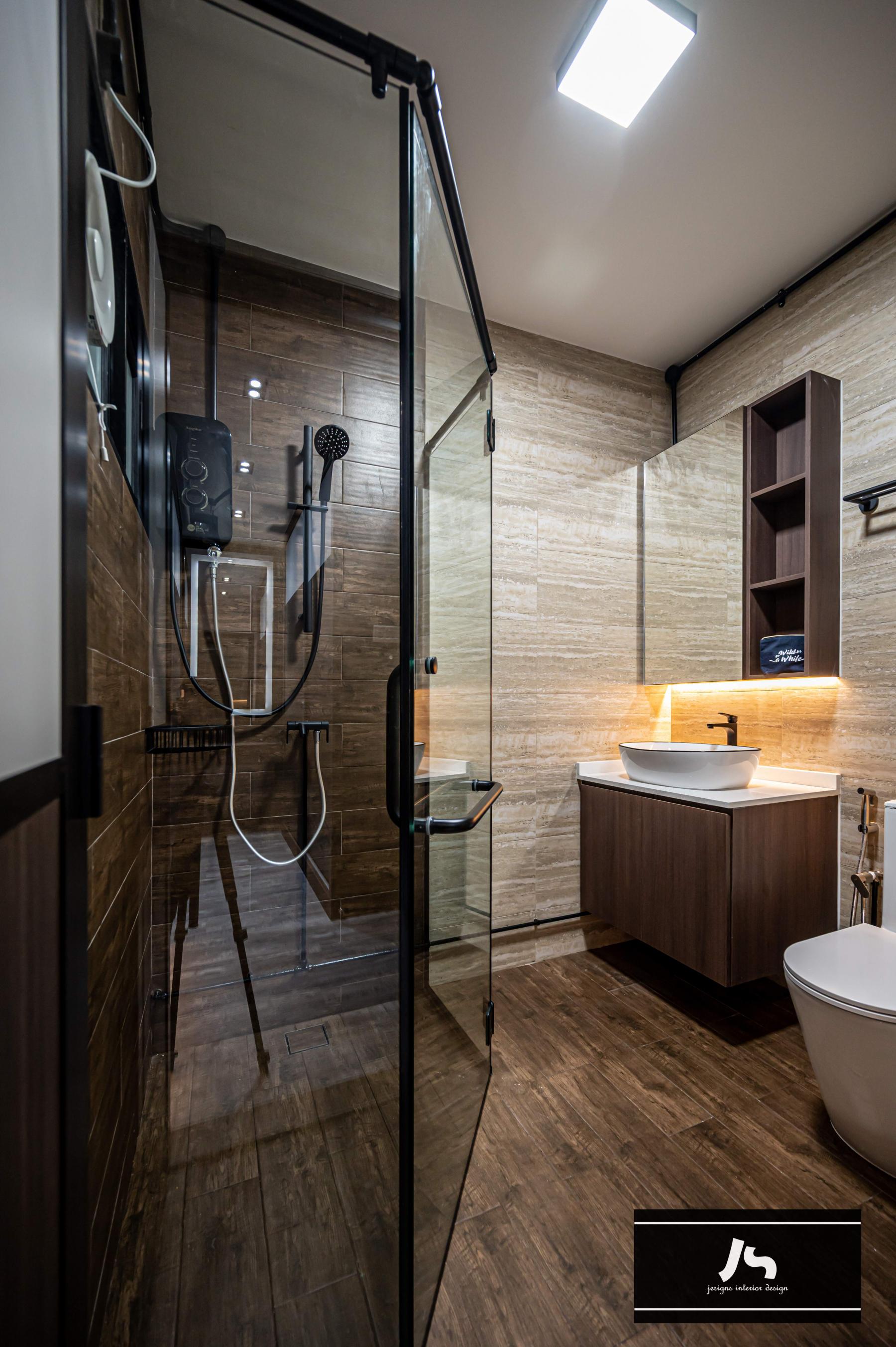 Modern Bathroom with Vinyl Flooring and Mirror