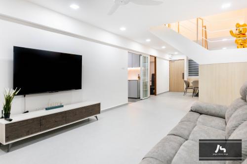 Minimalist Living Room at 549 Jurong West St 42