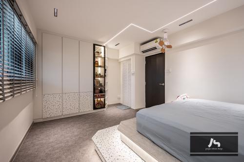 Modern Bedroom at 615 Hougang Ave 8