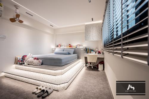 Modern Bedroom at 615 Hougang Ave 8