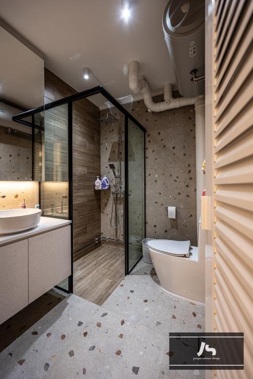 Modern Bathroom at 615 Hougang Ave 8