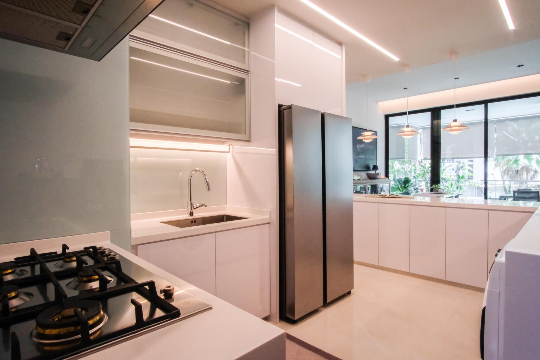 Modern Kitchen with Countertop and Drop Ceiling