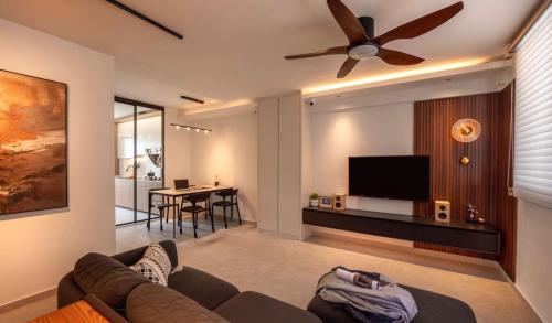 Asian Living Room at Blk 619 Yishun Ring Road