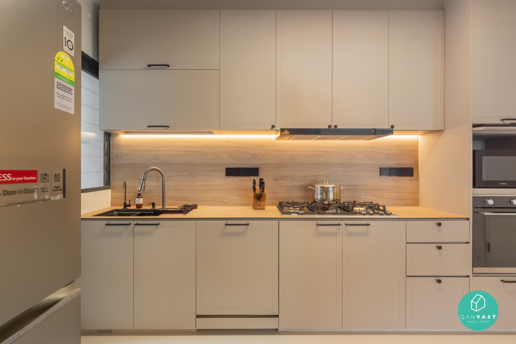 Modern Kitchen with Countertop and Kitchen Backsplash