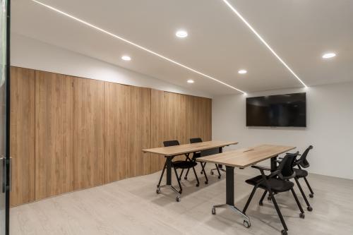 Modern Office at Chinatown