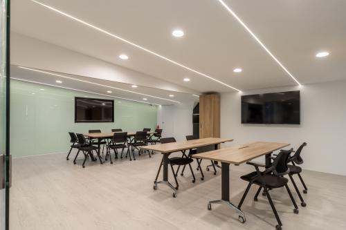 Modern Office at Chinatown