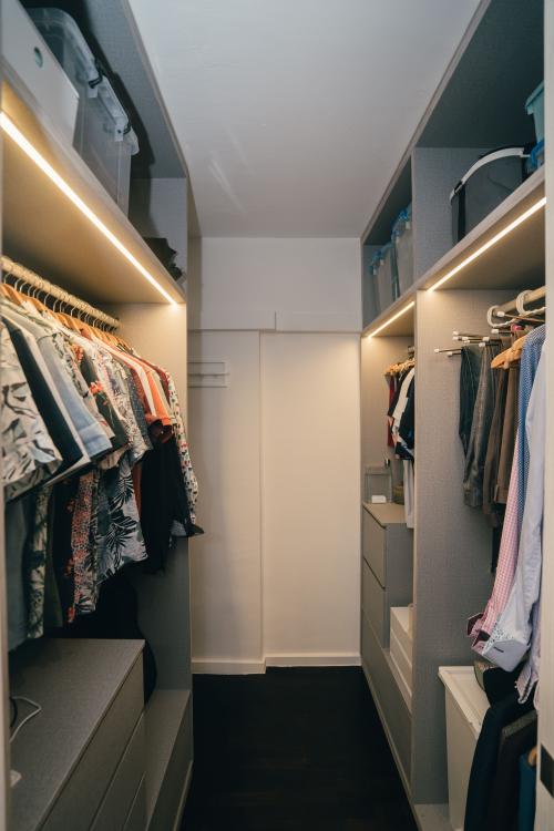 Modern Walk-in Wardrobe at Clementi Avenue 4