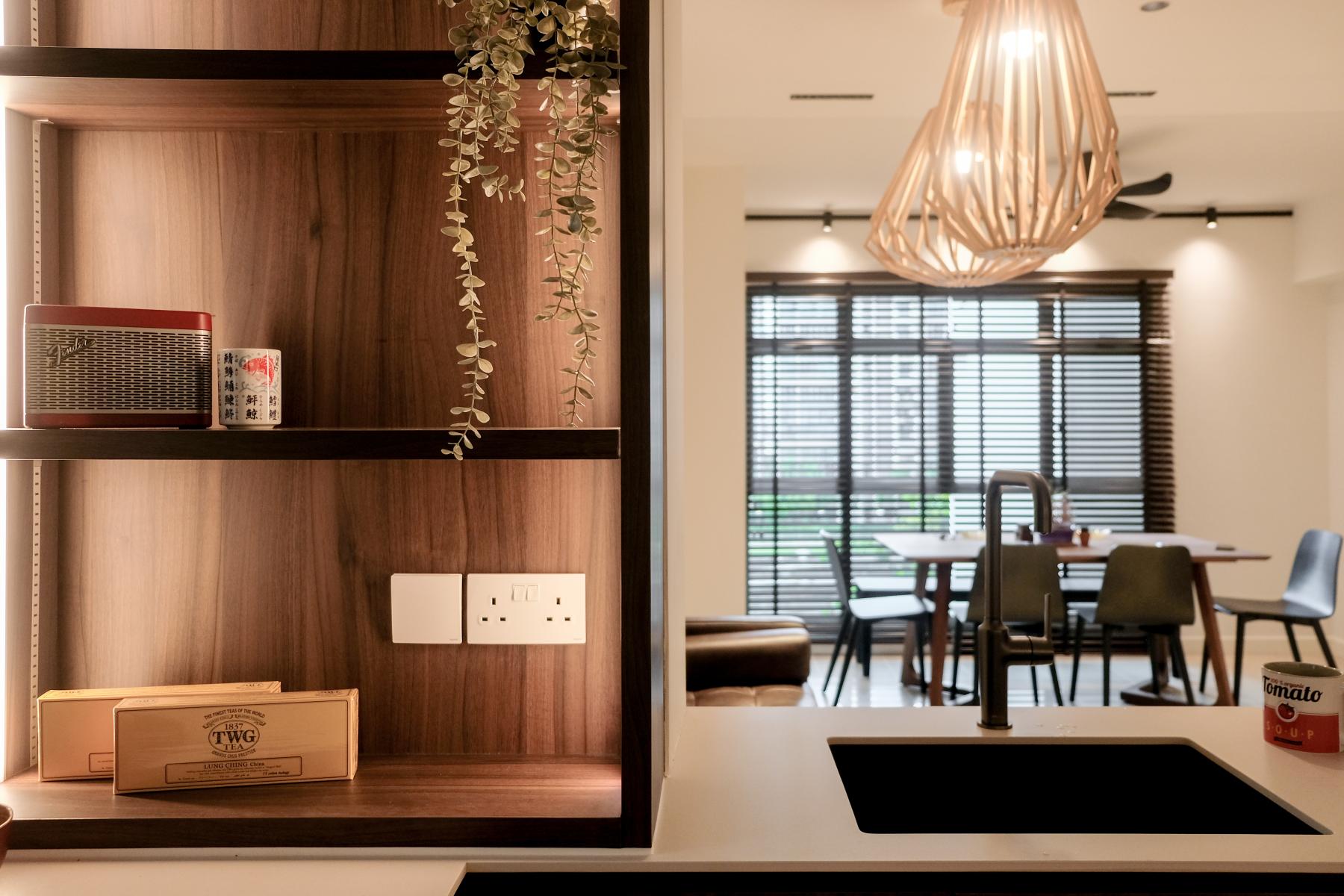 Transitional Kitchen with Countertop and Breakfast Counter
