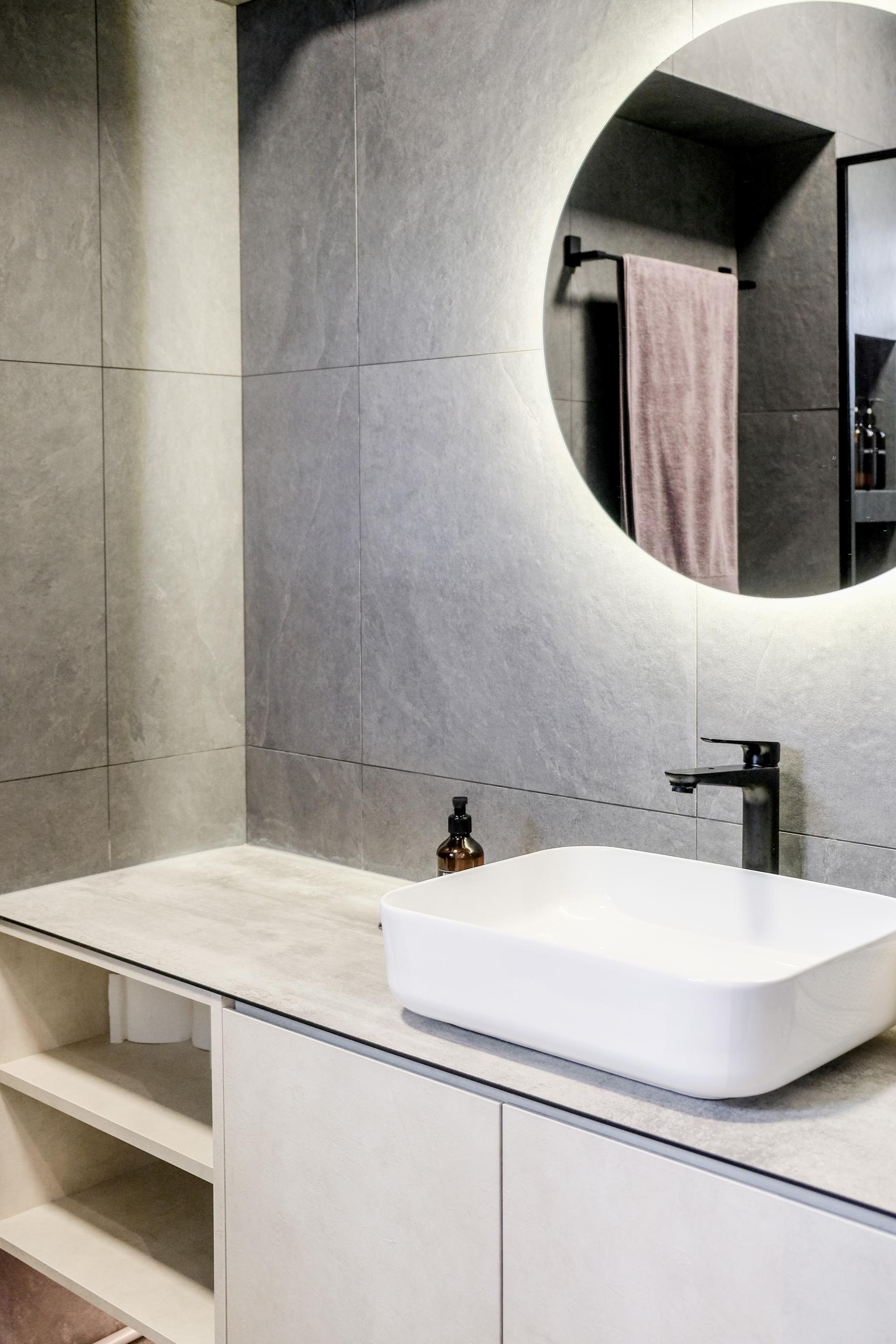 Transitional Bathroom with Mirror and Vanity Counter