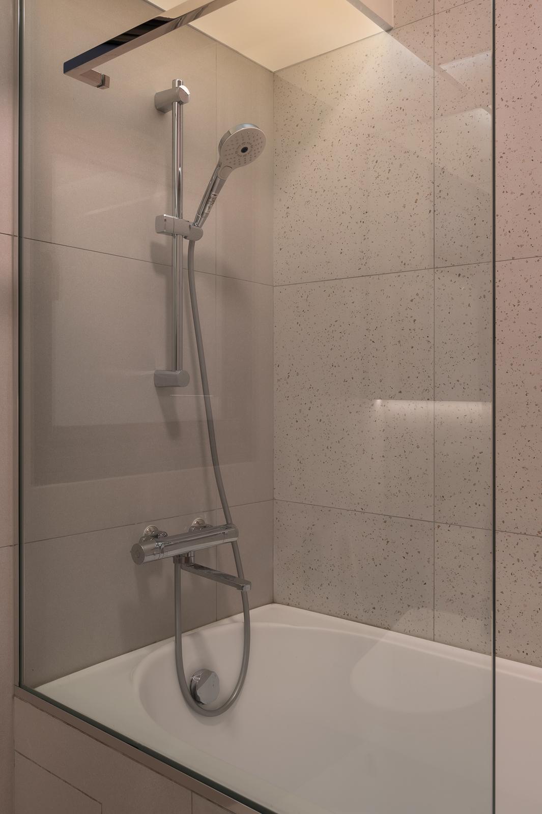 Scandinavian Bathroom with Homogeneous Tiles and Bathtub