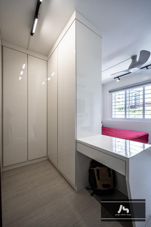 Minimalist Bedroom at 714 Jurong Street 71