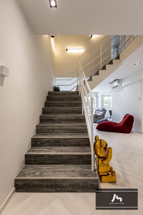Minimalist Hallway at 714 Jurong Street 71