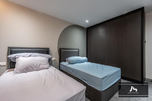 Modern Bedroom at 942 Tampines Ave 5