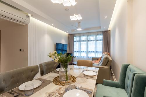 Vintage Dining Room at Bidadari Park Drive