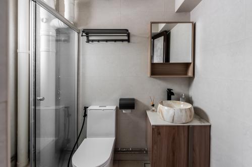 Modern Bathroom at 121 Rivervale Drive