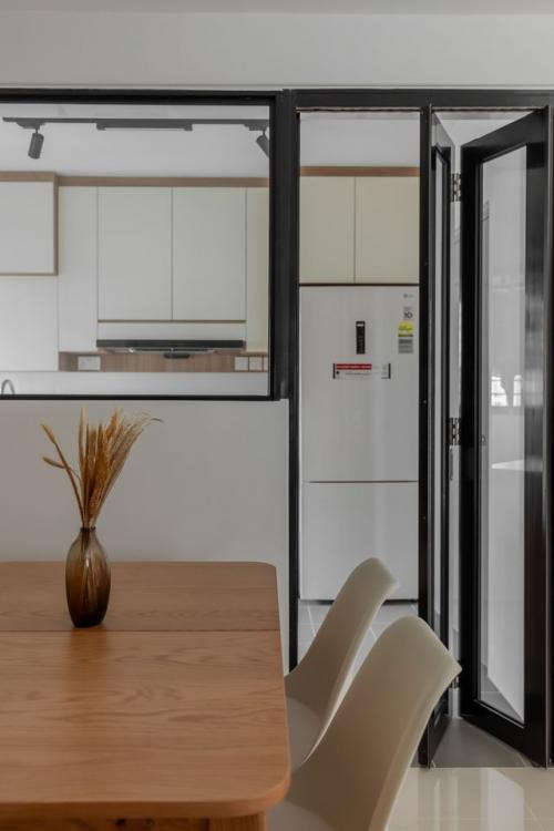 Contemporary Dining Room at 818A Choa Chu Kang Ave 1