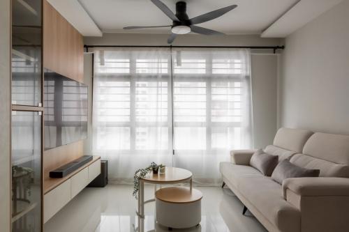 Contemporary Living Room at 818A Choa Chu Kang Ave 1