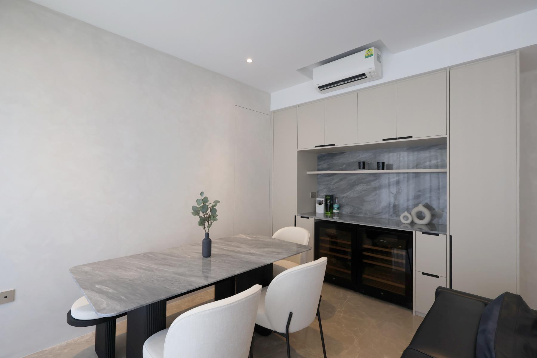 Minimalist Dining Room with Dining Table and Dining Chairs