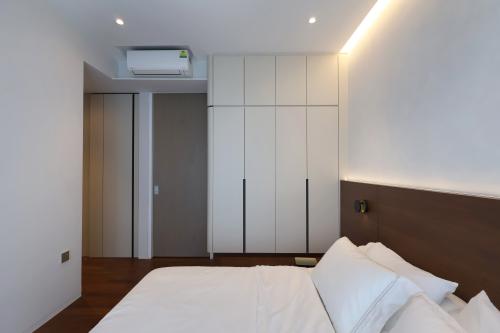 Minimalist Bedroom at 4 Bedroom Condo @ Amber Garden