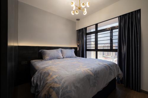 Modern Bedroom at Plantation Crescent