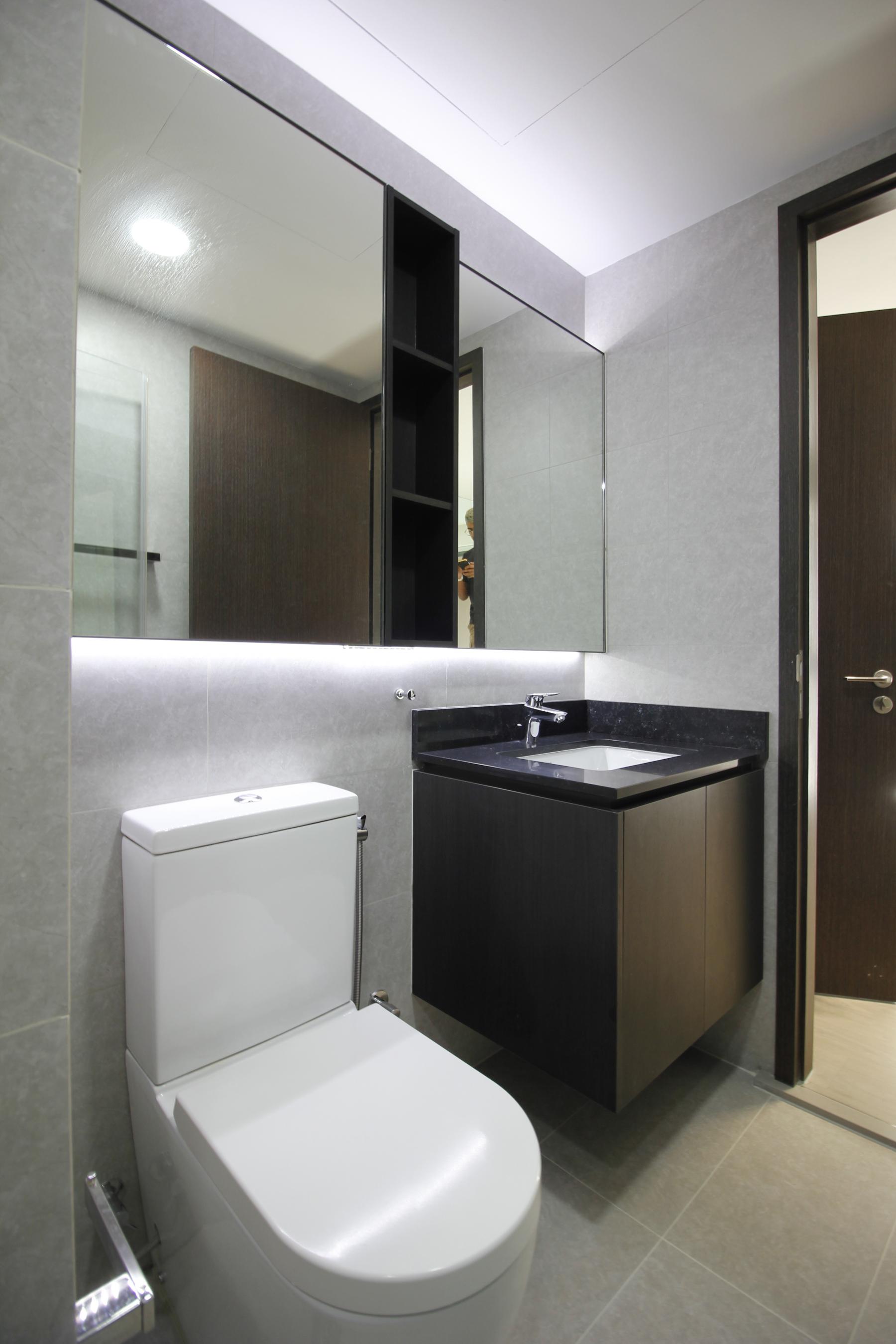 Modern Bathroom with Homogeneous Tiles and Mirror