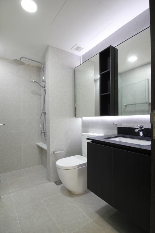 Modern Bathroom at Modern Elegance