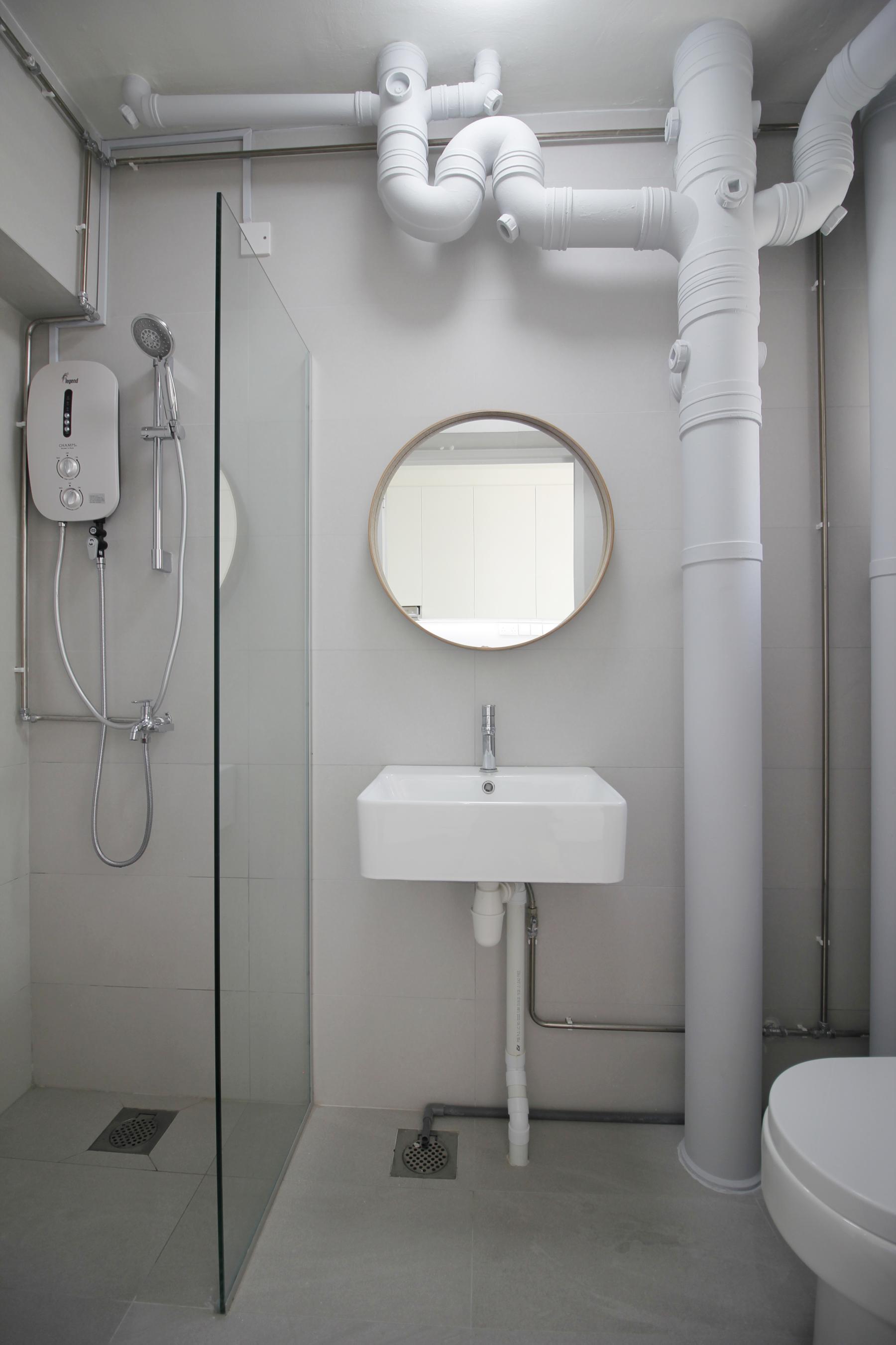 Contemporary Bathroom with Homogeneous Tiles and Mirror