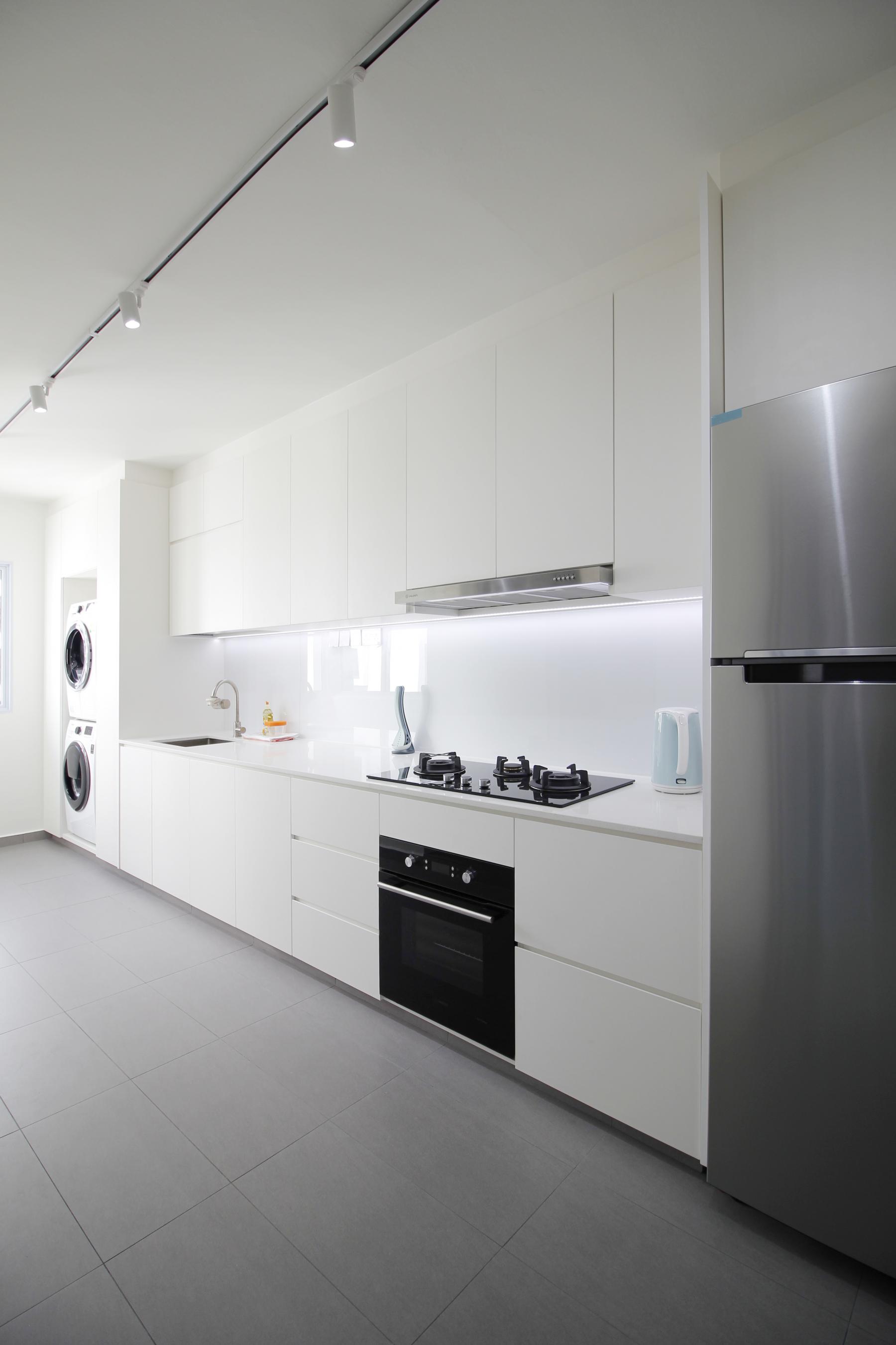 Contemporary Kitchen with Homogeneous Tiles and Breakfast Counter
