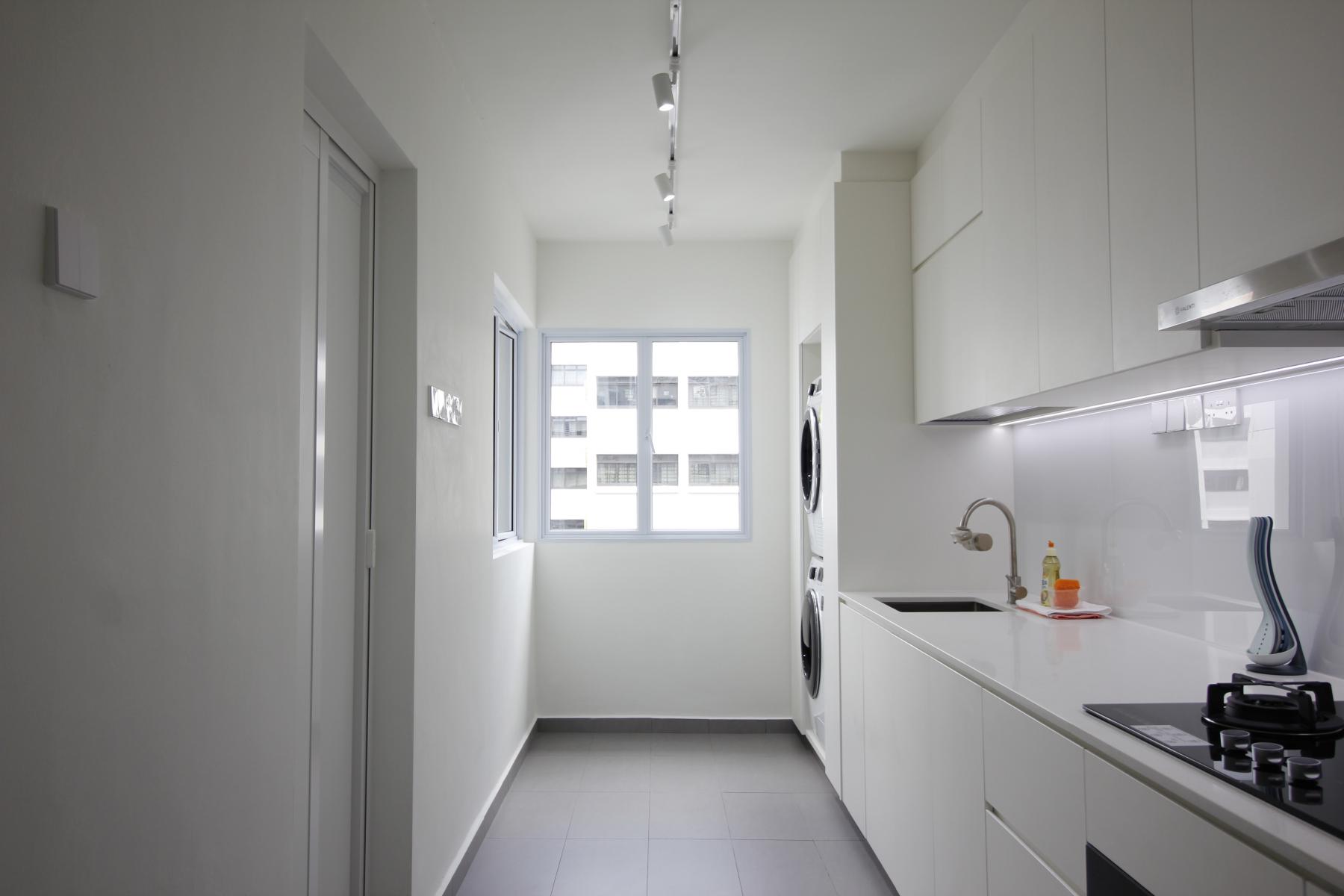 Contemporary Kitchen with Countertop and Homogeneous Tiles