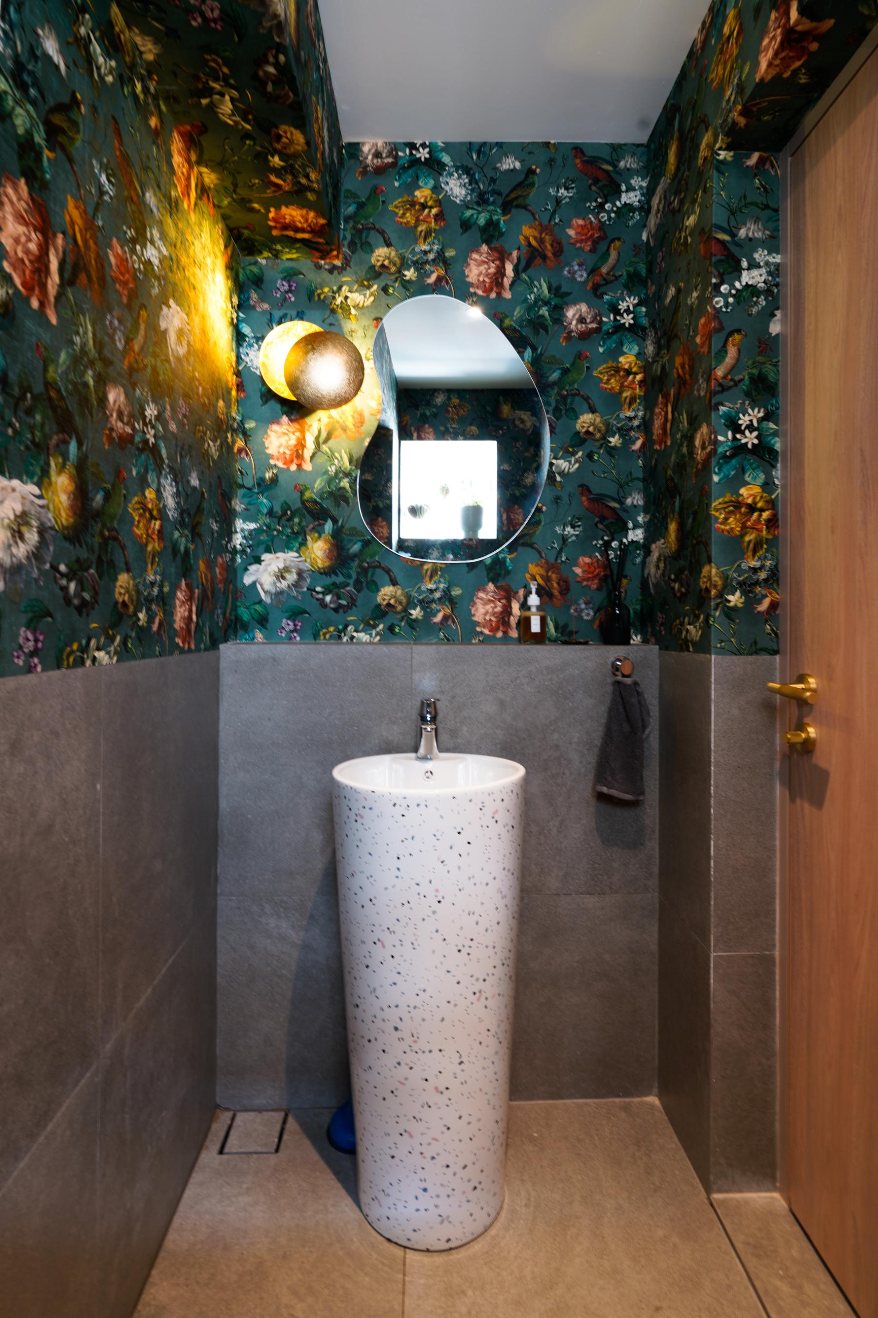 Scandinavian Bathroom with Homogeneous Tiles and Mirror
