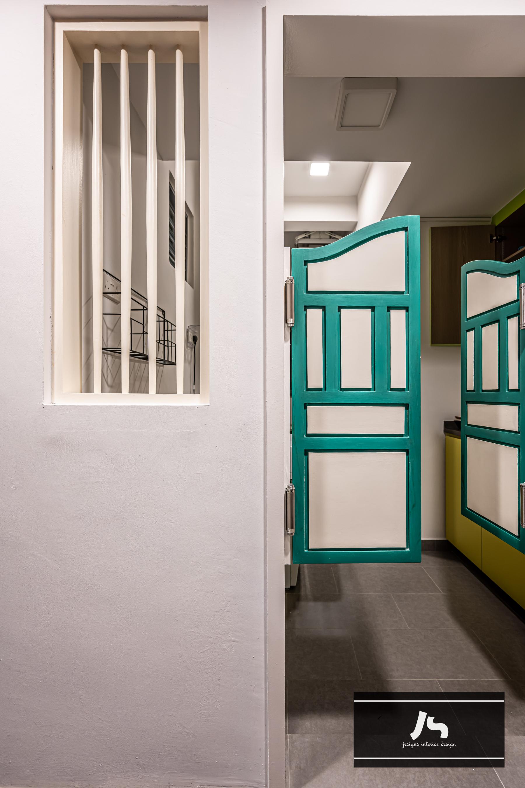 Asian Kitchen with Homogeneous Tiles and Herringbone Tiling