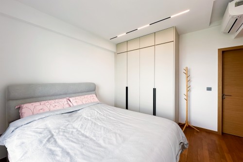 Modern Bedroom at Timeless Luxury