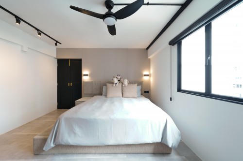Industrial Bedroom at Antique Hermitage
