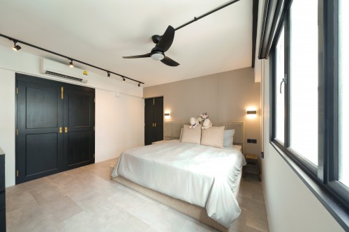 Industrial Bedroom at Antique Hermitage