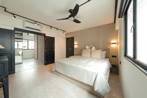 Industrial Bedroom at Antique Hermitage