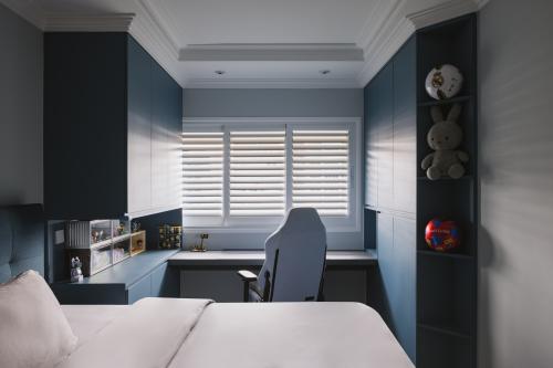 Modern Bedroom at 506 Pasir Ris