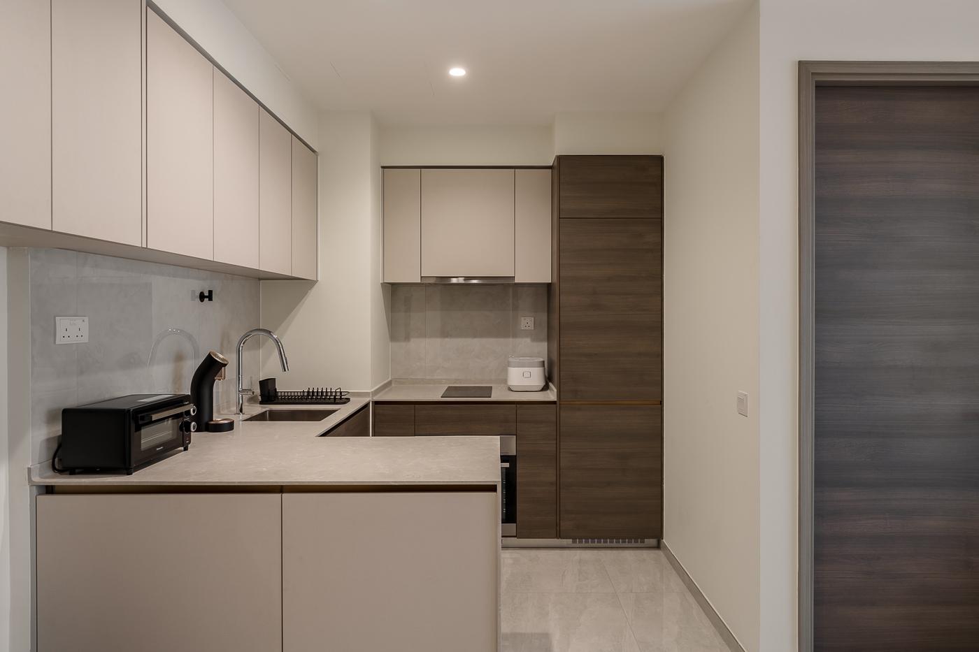 Modern Kitchen with Countertop and Homogeneous Tiles