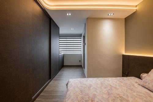 Contemporary Bedroom at 716 Jurong West St 71