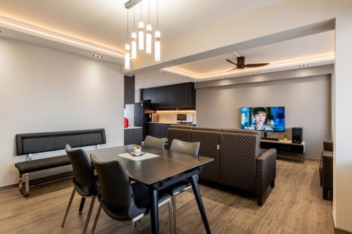 Contemporary Living Room at 716 Jurong West St 71